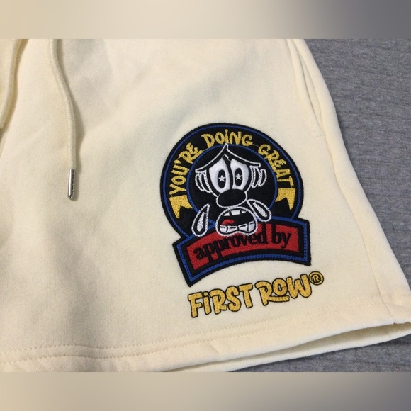 First Row Women’s Cream Graphic Patch Fleece Shorts Size L - Picture 2 of 8